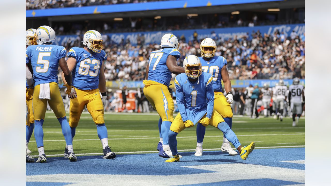 Photo: Chargers Herbert Dives Into the End Zone Against the Raiders at SoFi  Stadium - LAP20231001803 