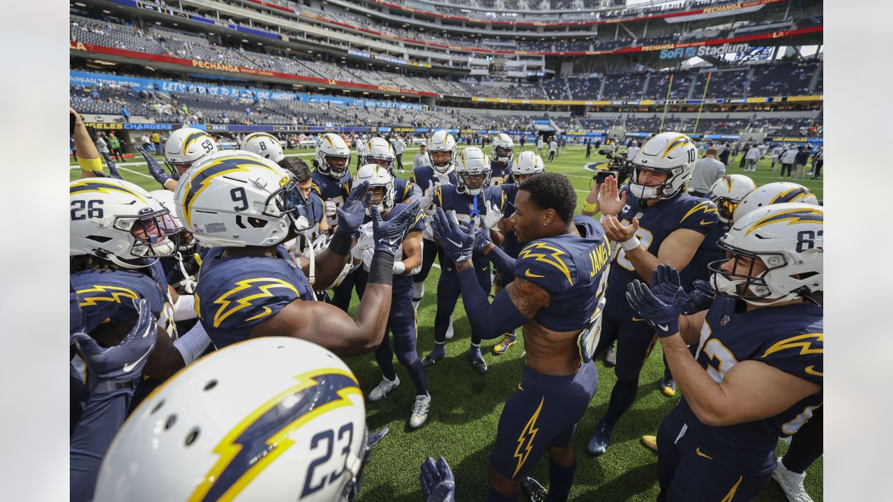 Los Angeles Chargers quarterback Justin Herbert's submarine-style pitch to  running back Austin Ekeler moves chains for Chargers