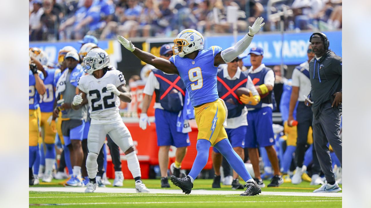 Las Vegas Raiders vs Los Angeles Chargers: A Close Rivalry Resumes at SoFi  Stadium - BVM Sports