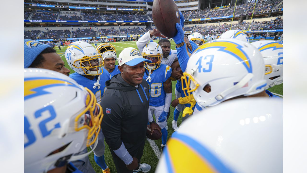 Rams set to take on Chargers at Inglewood's Sofi Stadium -- with fans in  the stands -- on Saturday - ABC7 Los Angeles