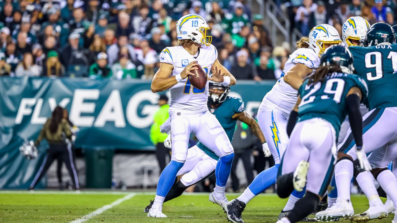 Philadelphia Eagles warm up before game against Los Angeles Chargers