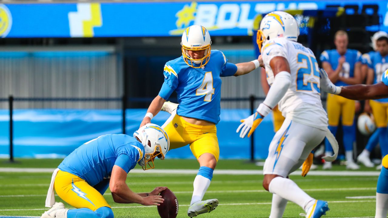 The @chargers uniforms have had quite the glow up over the years😍 For  their first season at SoFi Stadium, they're going with a fresh new…