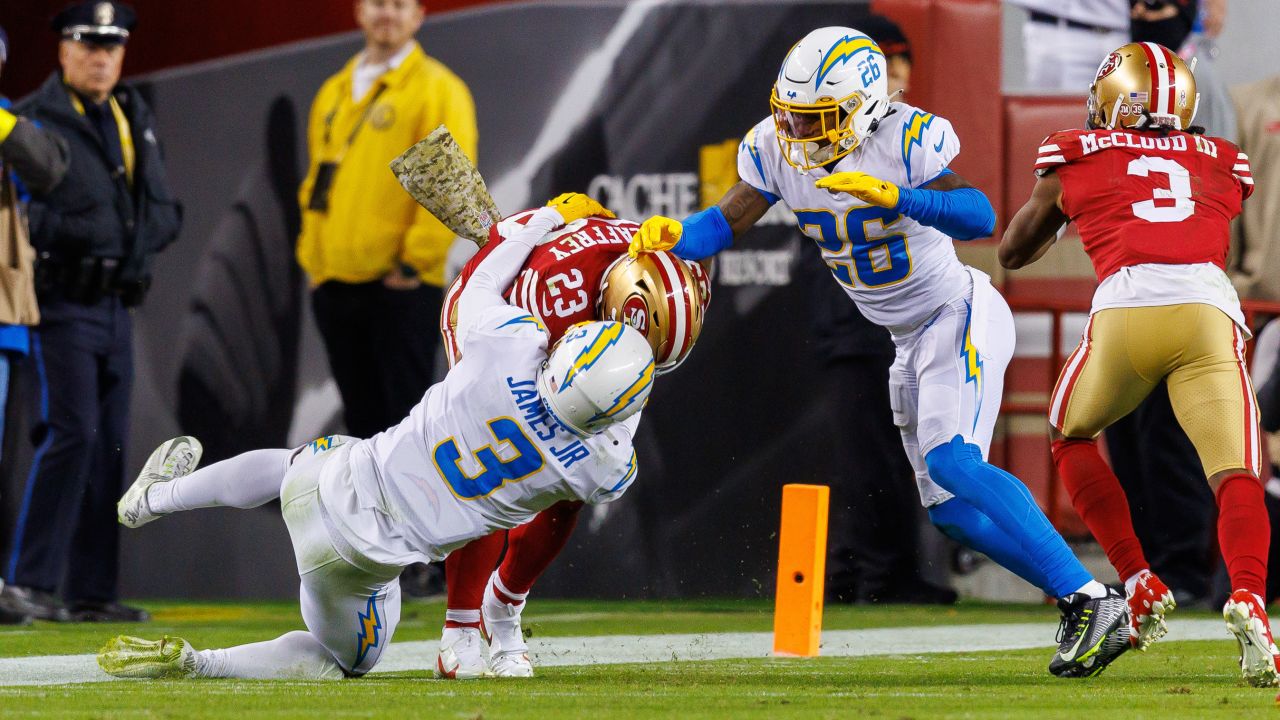 Los Angeles Chargers linebacker Khalil Mack (52) against the Denver Broncos  in an NFL football game, Monday, Oct. 17, 2022, in Inglewood, Calif.  Chargers won 19-16. (AP Photo/Jeff Lewis Stock Photo - Alamy