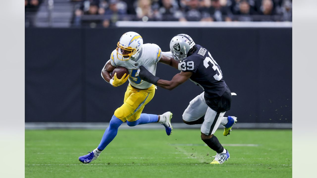 Las Vegas Raiders running back Josh Jacobs (28) gains yards on a run during  an NFL football game against the Los Angeles Chargers, Sunday, September  11, 2022 in Inglewood, Calif. The Chargers