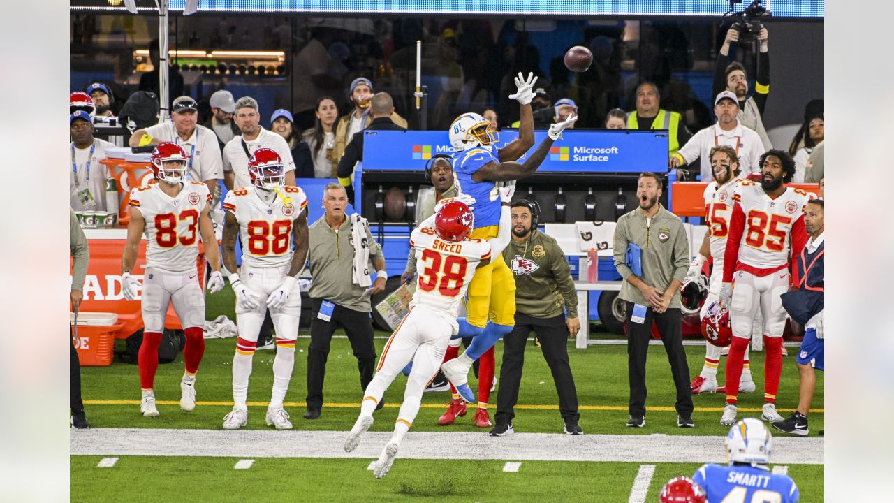 Live In-Game Updates: Los Angeles Chargers vs. Kansas City Chiefs Week 11 -  Sports Illustrated Los Angeles Chargers News, Analysis and More