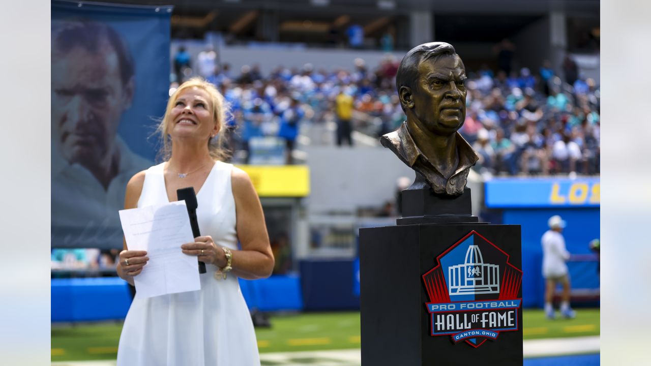 Chargers to retire numbers of Pro Football Hall of Famers Joiner and  Winslow at season opener, Sports