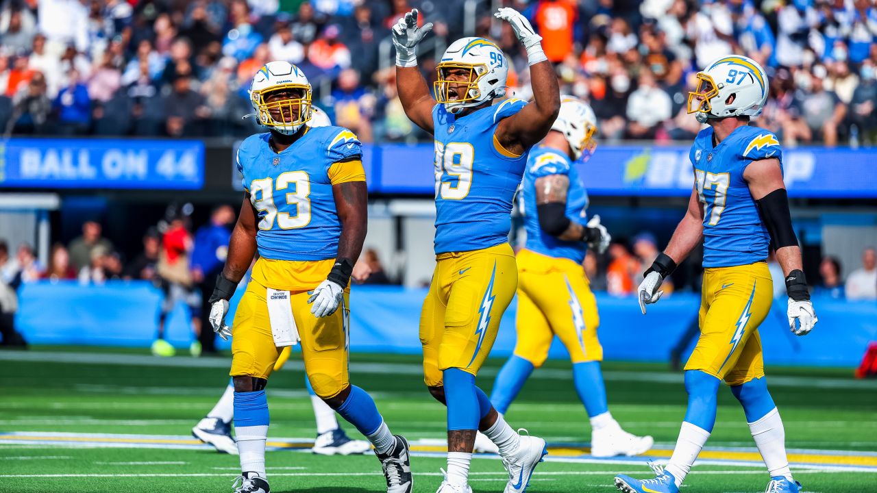 Chargers Recap: Defense blows 21-point lead to Broncos, lose 31-30 - Bolts  From The Blue