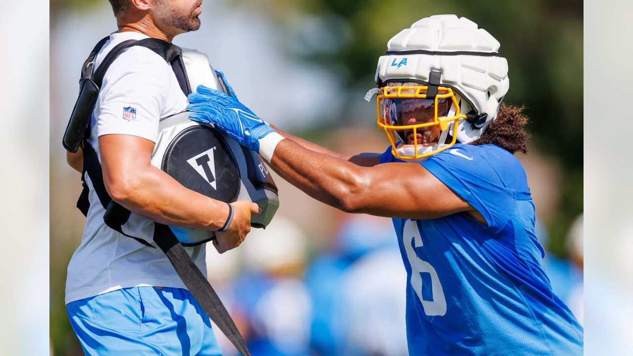 SoCal rookies Tuli Tuipulotu, Daiyan Henley make Chargers debut - Los  Angeles Times