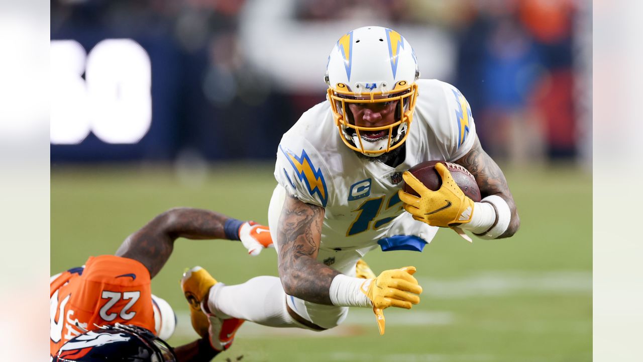 Denver Broncos cornerback Damarri Mathis (27) against the Los Angeles  Chargers in an NFL football game, Monday, Oct. 17, 2022, in Inglewood,  Calif. Chargers won 19-16. (AP Photo/Jeff Lewis Stock Photo - Alamy