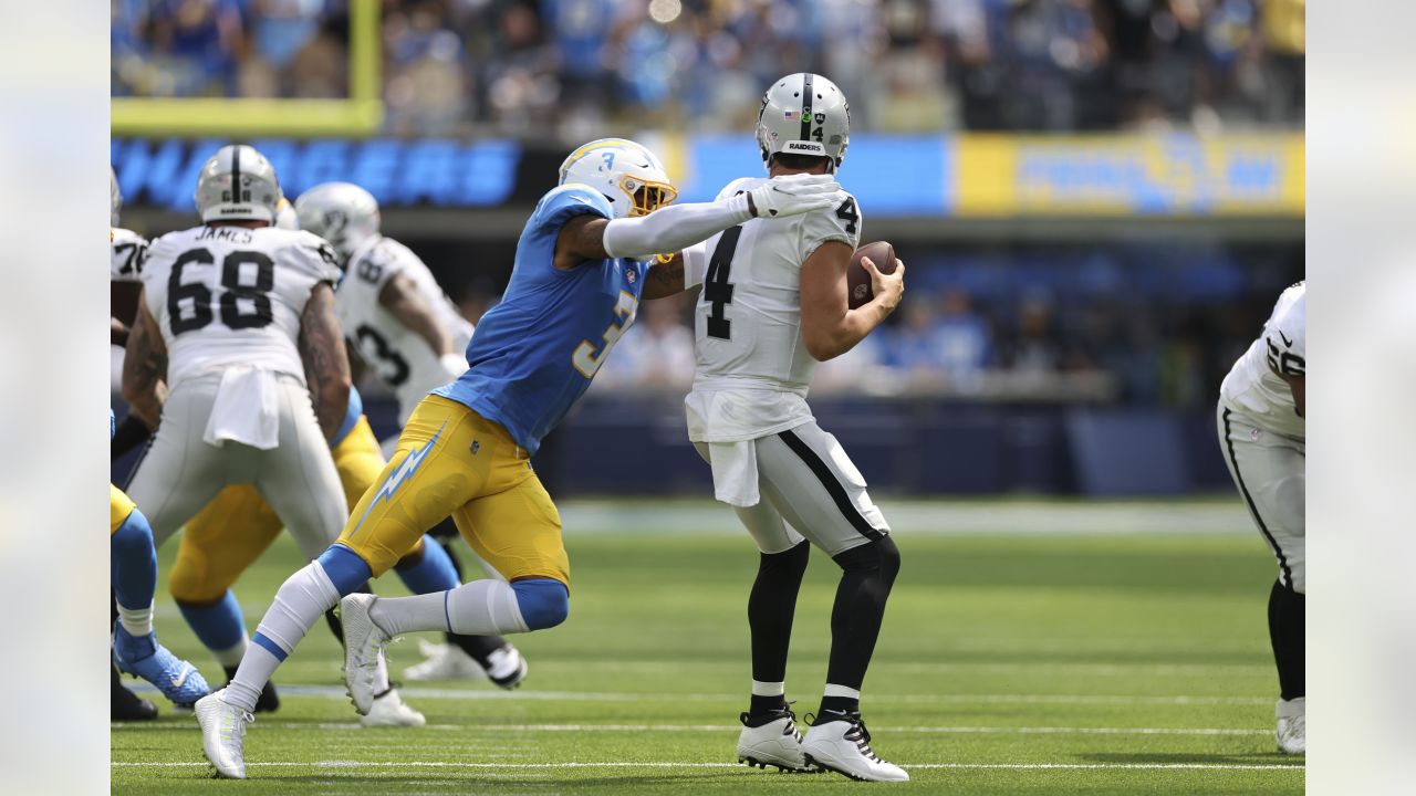 Chargers hold on for win over Raiders, Justin Herbert, Las Vegas Raiders, This division matchup lived up to the hype as Justin Herbert led his  Chargers past the Raiders 24-19!