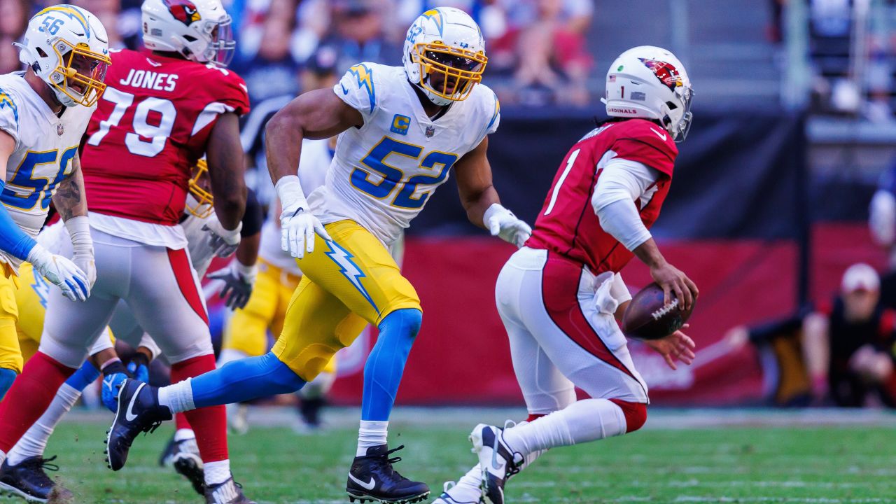 Los Angeles Chargers linebacker Khalil Mack (52) against the Denver Broncos  in an NFL football game, Monday, Oct. 17, 2022, in Inglewood, Calif.  Chargers won 19-16. (AP Photo/Jeff Lewis Stock Photo - Alamy