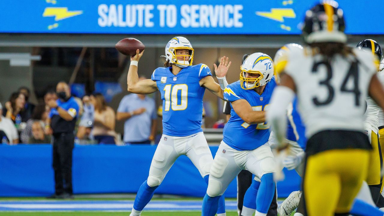 Chargers Honor Veterans and the U.S. Military During Salute to Service Game