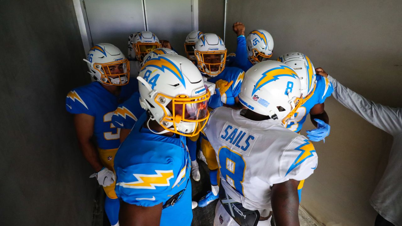 The @chargers uniforms have had quite the glow up over the years😍 For  their first season at SoFi Stadium, they're going with a fresh new…