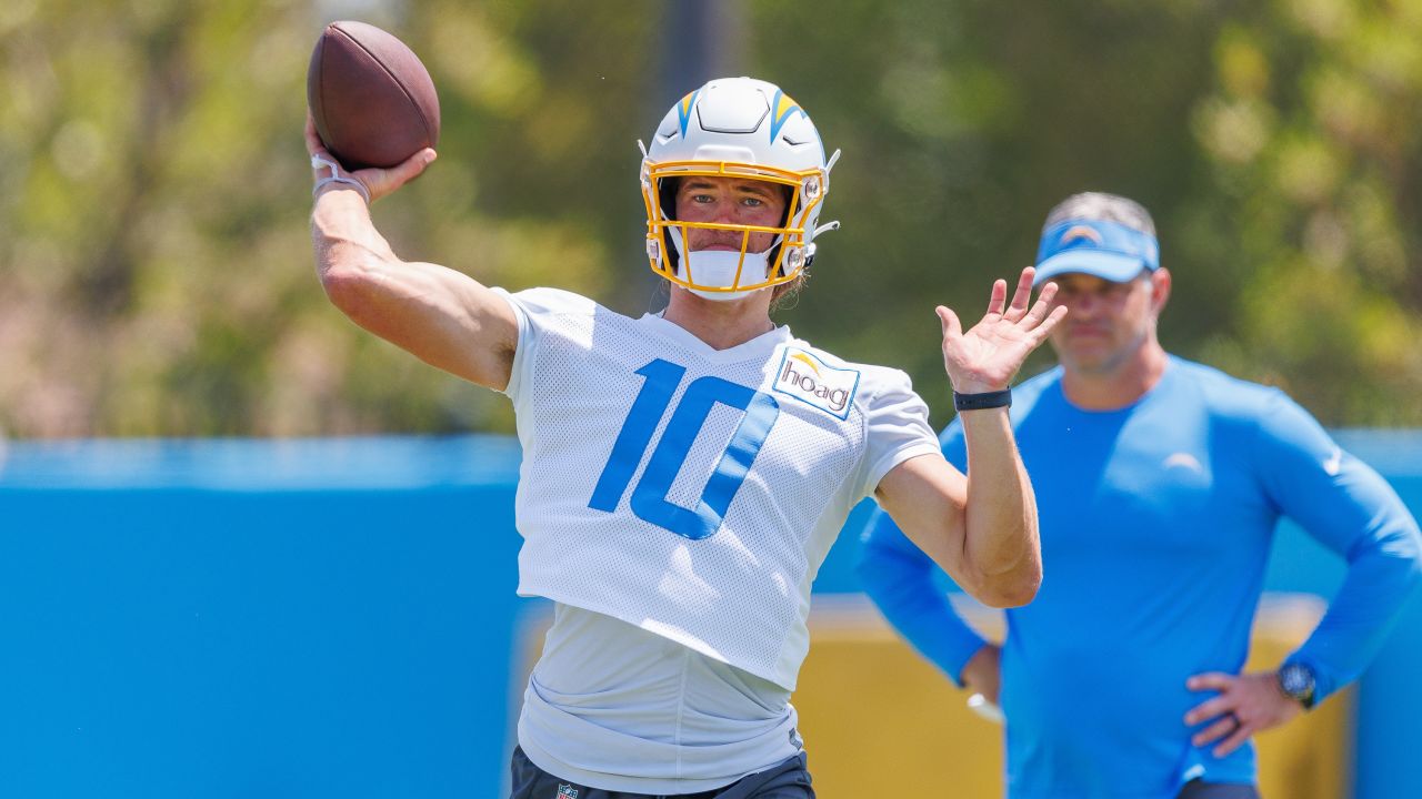 Bolts Buzz: Why Chris Simms Thinks Justin Herbert is Best Pure Thrower in  the NFL