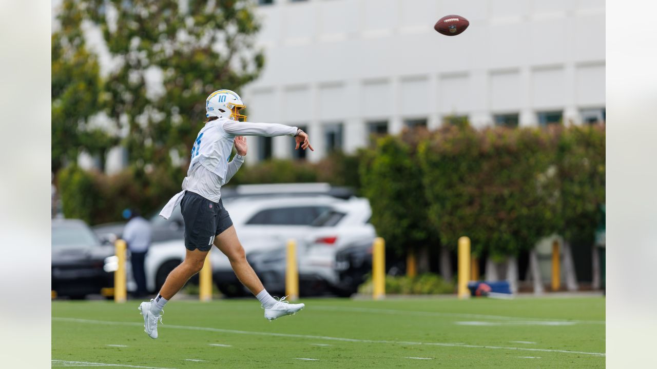 Chargers star QB Justin Herbert is tough, steady and ready for his playoff  debut - The Athletic