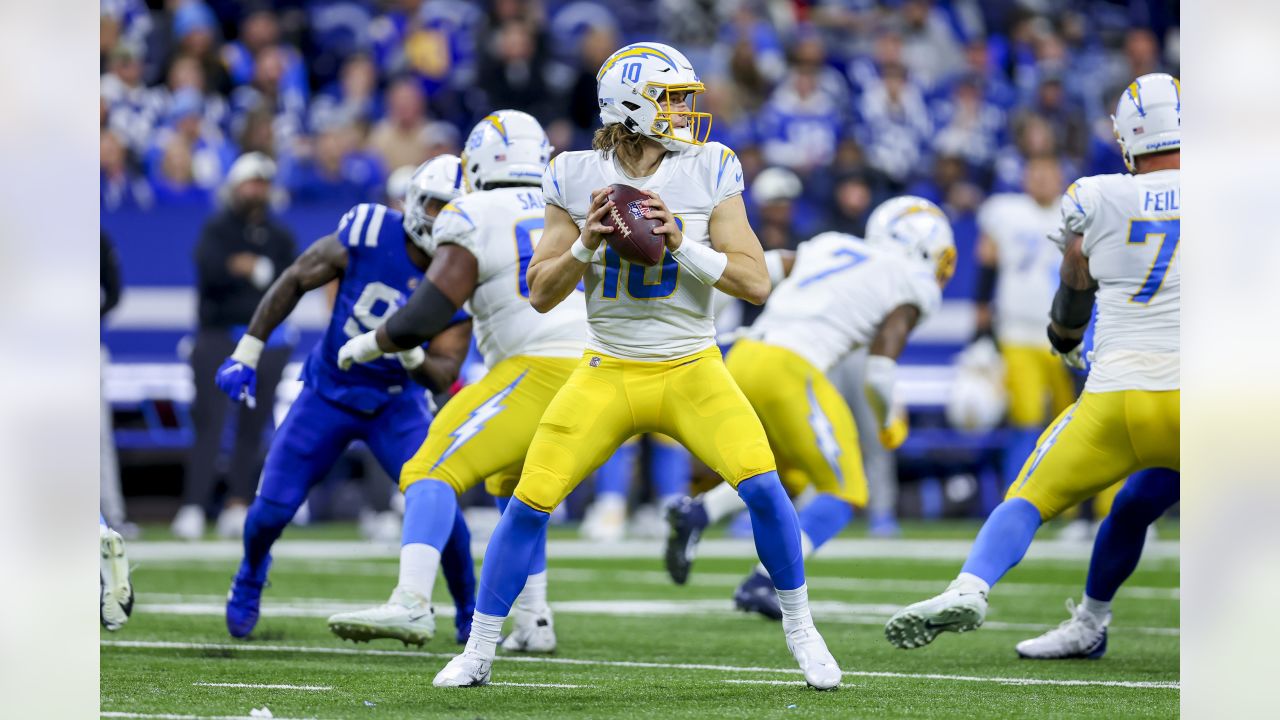 December 26, 2022: Indianapolis Colts cornerback Dallis Flowers (33) runs  with the ball against the Los Angeles Chargers in Indianapolis, Indiana.  John Mersits/CSM/Sipa USA.(Credit Image: © John Mersits/Cal Sport  Media/Sipa USA Stock