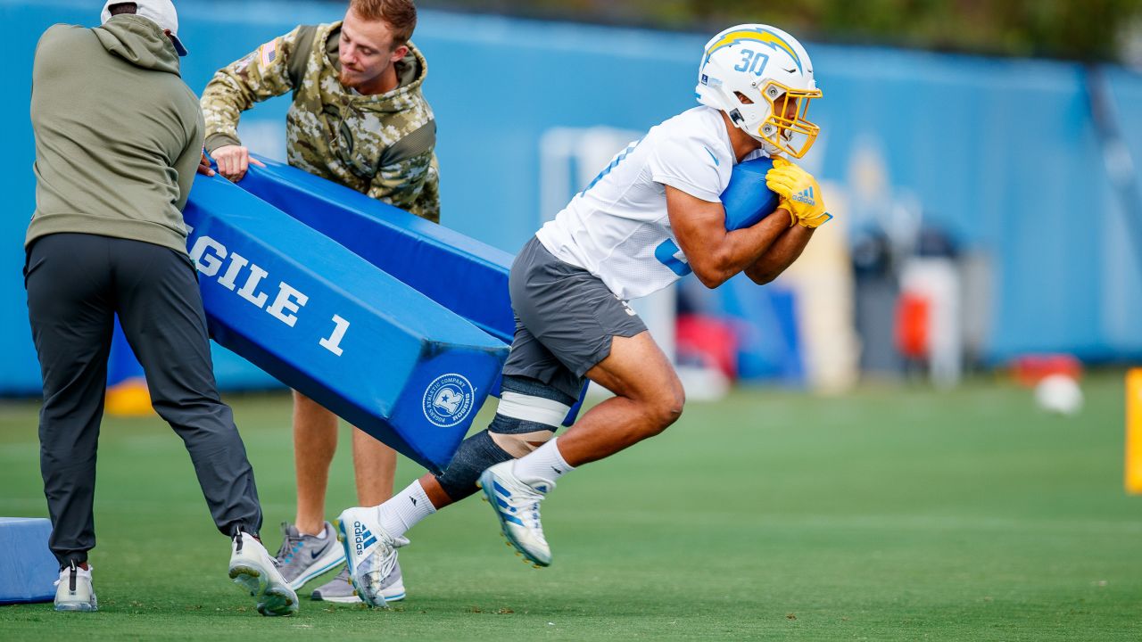 X 上的Max：「Watch tonight's season premiere of #HardKnocks: Los Angeles for an  up-close look at how The Rams and The Chargers are preparing for one of the  most unprecedented seasons in NFL