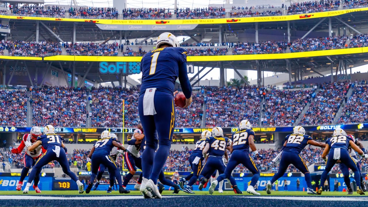 Los Angeles Chargers - Wearing all navy on Sunday👌