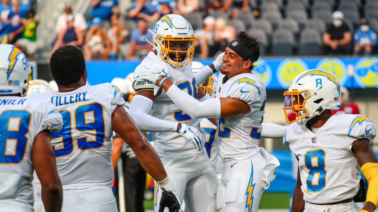 The @chargers uniforms have had quite the glow up over the years😍 For  their first season at SoFi Stadium, they're going with a fresh new…