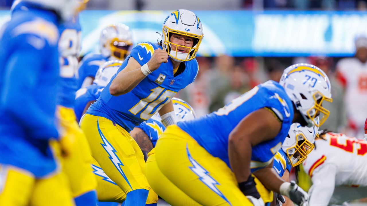 Los Angeles Chargers safety Derwin James hauls INT on Seattle Seahawks  quarterback Russell Wilson's play-action heave