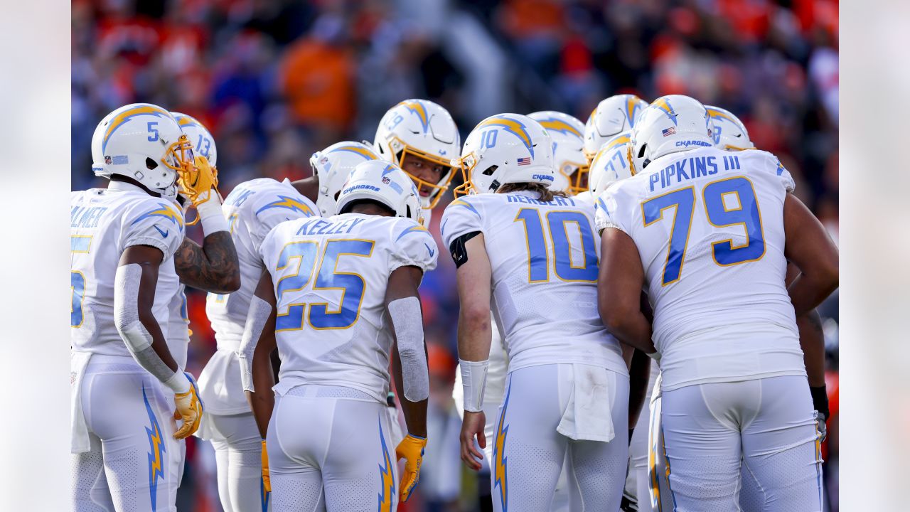 Denver mascot Miles during the Denver Broncos v the Los Angeles Chargers of  an NFL football game Sunday, January 8, 2023, in Denver. (AP Photo/Bart  Young Stock Photo - Alamy