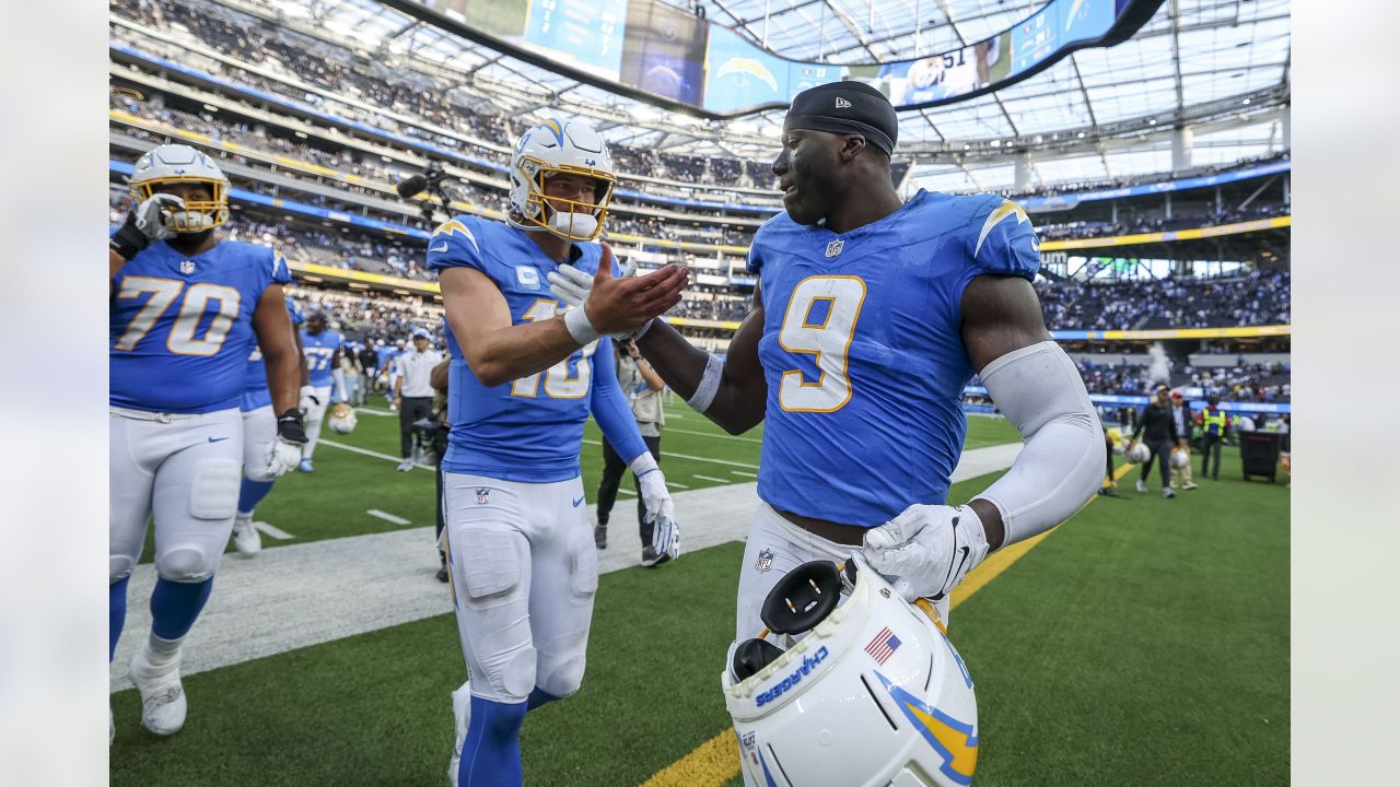 Chargers Injury: Justin Herbert enters blue tent holding left hand - Bolts  From The Blue