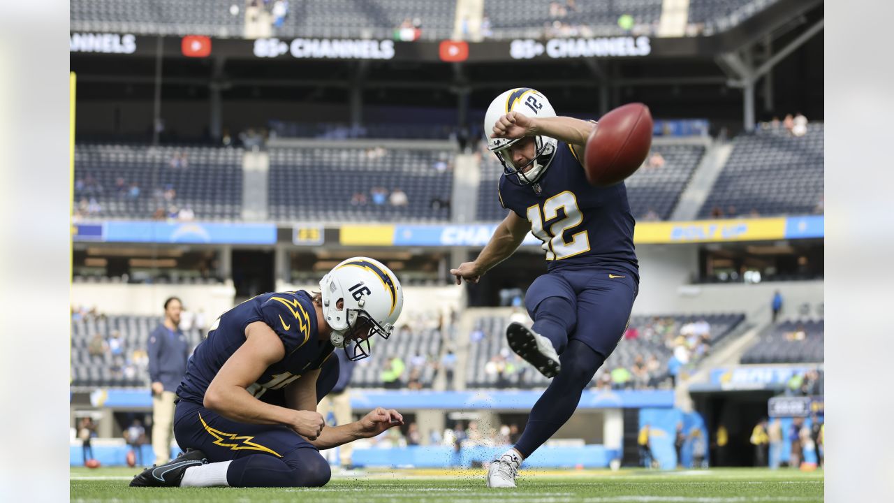 Chargers Lose to Seahawks 48-17 Before Crowd of Only 21,000 at