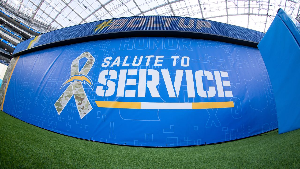 NFL LA CHARGERS MILITARY SHIRT SALUTE TO SERVICE EDITION MENS M VGC FLAG  RIBBON