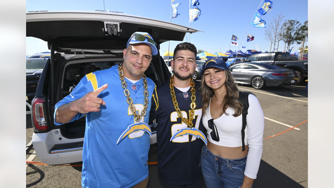 ⚡️Bolt Daddy⚡️So Fi Chargers Tailgate series MNF Broncos 10/17