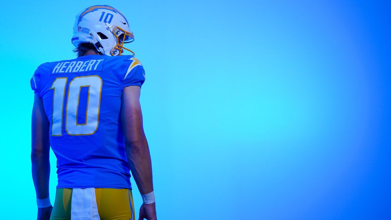 Justin Herbert NFL debut: Chargers rookie QB shines in first start after  finding out at last second - DraftKings Network