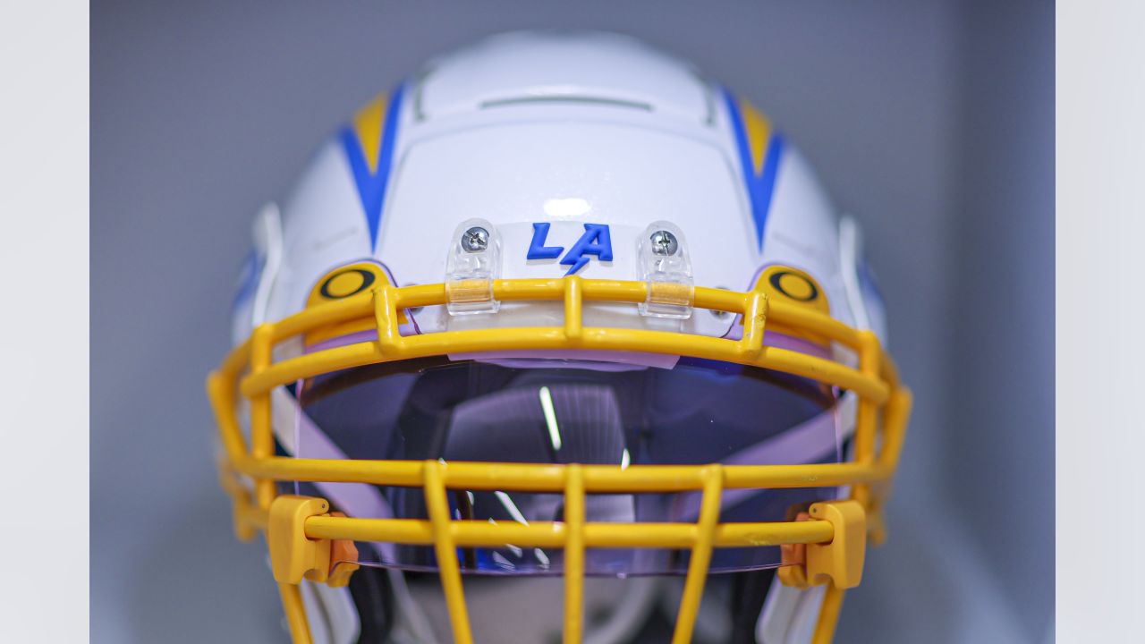 Los Angeles, CA, USA. 23rd Sep, 2018. Los Angeles Rams helmet during the  NFL Los Angeles Chargers vs Los Angeles Rams at the Los Angeles Memorial  Coliseum in Los Angeles, Ca on