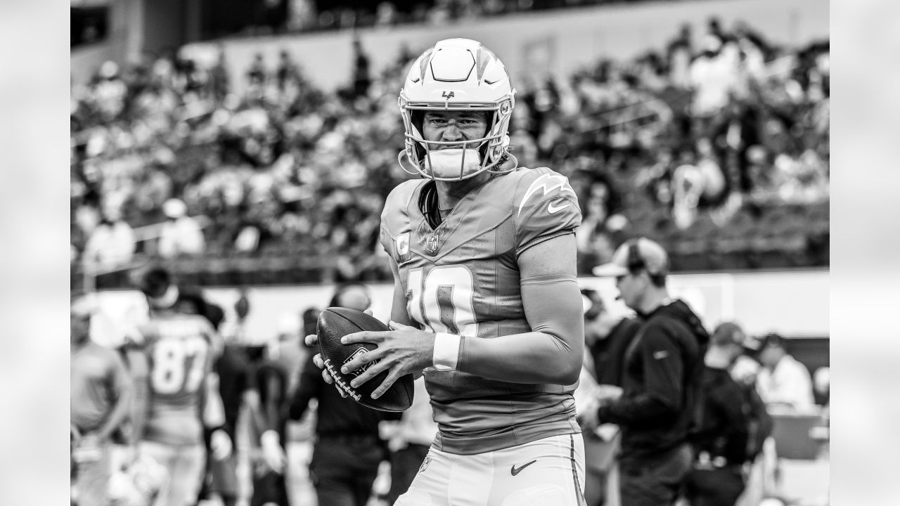 Justin Herbert injury: Chargers QB suffers a finger injury, which