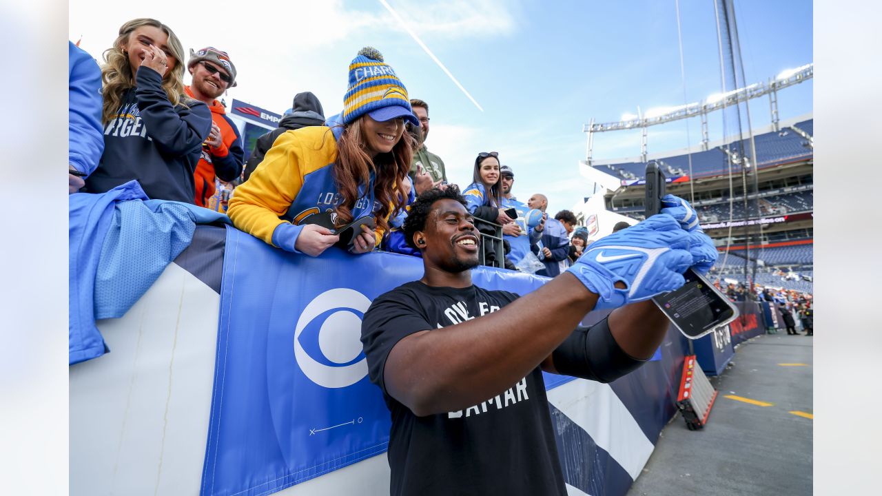 Pregame photos: Broncos arrive and prepare for Week 18 game vs. Chargers