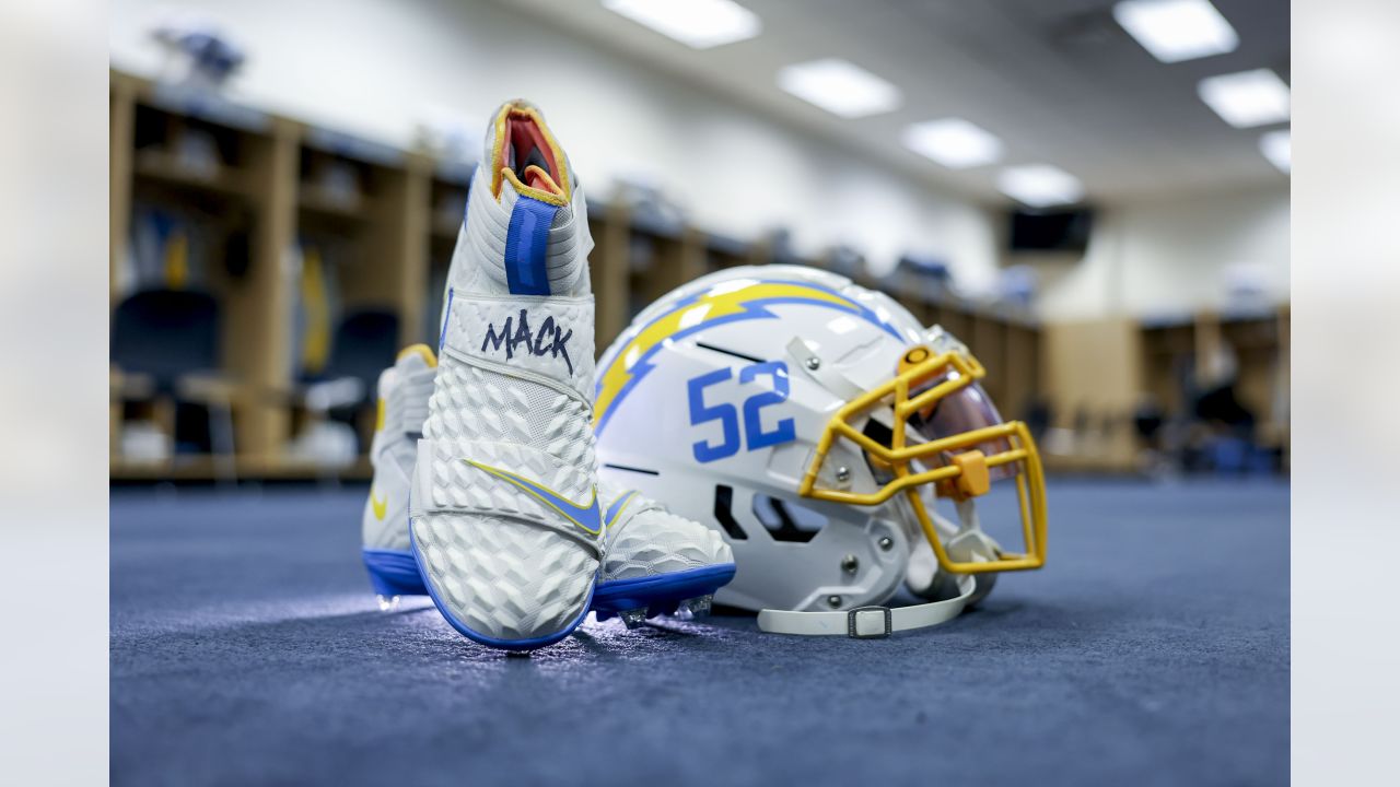 Pregame photos: Broncos arrive and prepare for Week 18 game vs