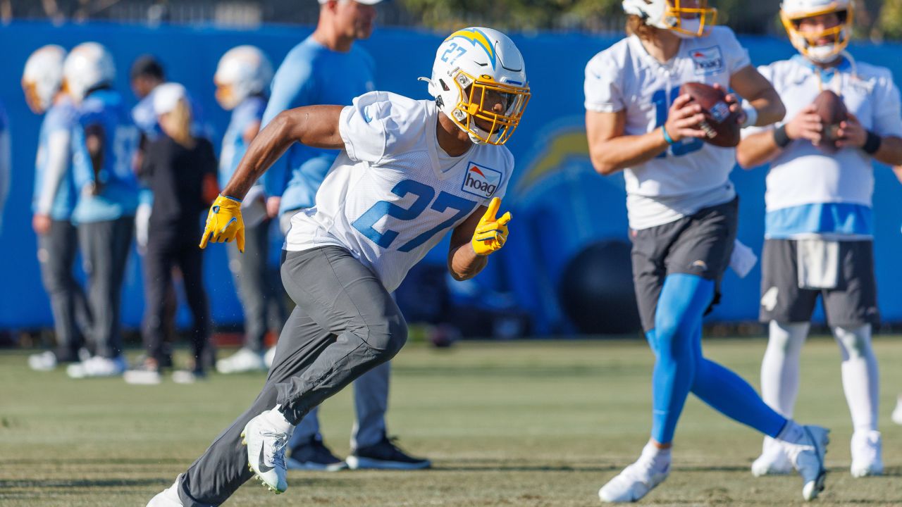 Los Angeles Chargers quarterback Justin Herbert's submarine-style pitch to  running back Austin Ekeler moves chains for Chargers