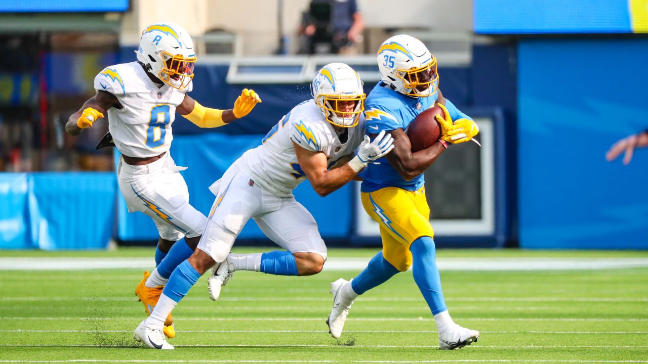 The @chargers uniforms have had quite the glow up over the years😍 For  their first season at SoFi Stadium, they're going with a fresh new…