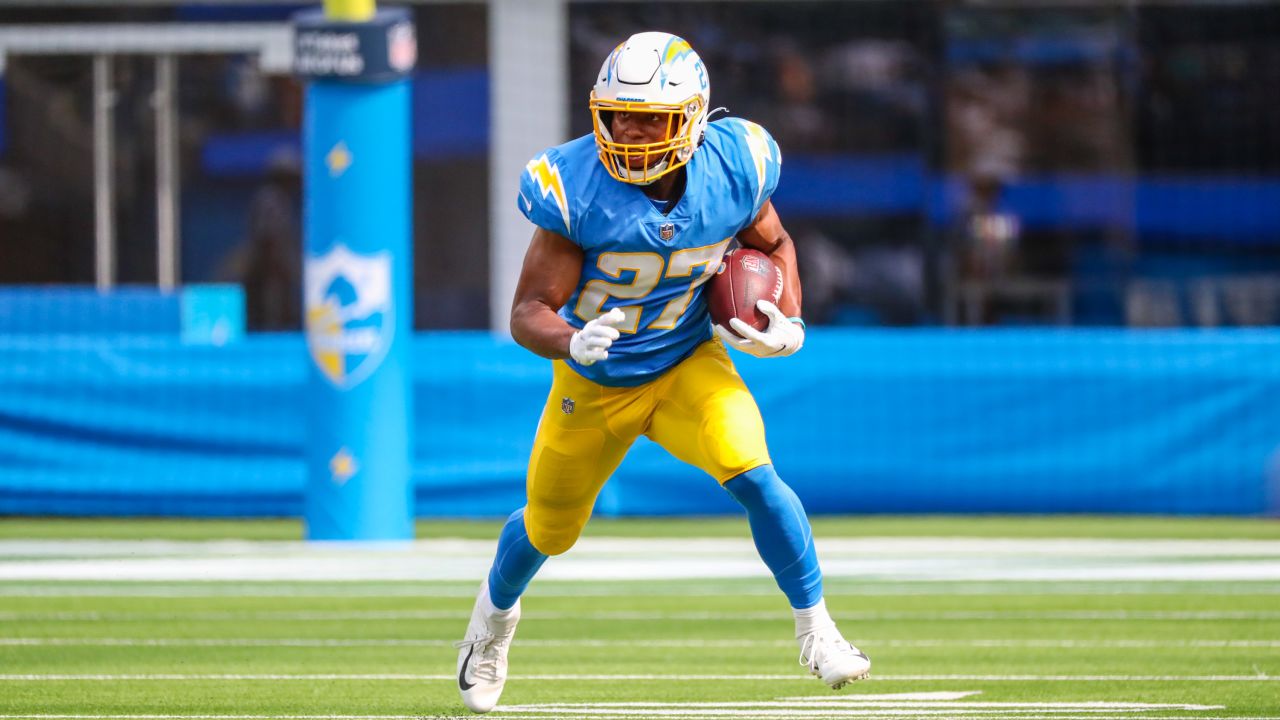 The @chargers uniforms have had quite the glow up over the years😍 For  their first season at SoFi Stadium, they're going with a fresh new…