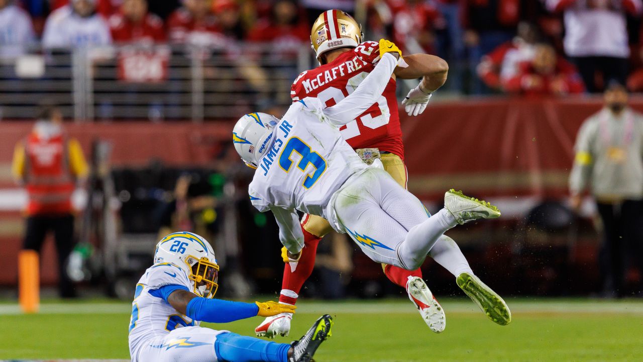 Los Angeles Chargers linebacker Khalil Mack (52) against the Denver Broncos  in an NFL football game, Monday, Oct. 17, 2022, in Inglewood, Calif.  Chargers won 19-16. (AP Photo/Jeff Lewis Stock Photo - Alamy