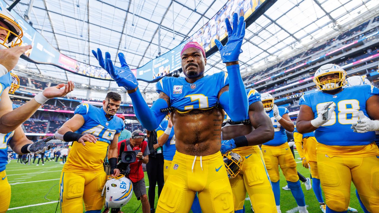 Los Angeles Chargers linebacker Khalil Mack (52) against the Denver Broncos  in an NFL football game, Monday, Oct. 17, 2022, in Inglewood, Calif.  Chargers won 19-16. (AP Photo/Jeff Lewis Stock Photo - Alamy