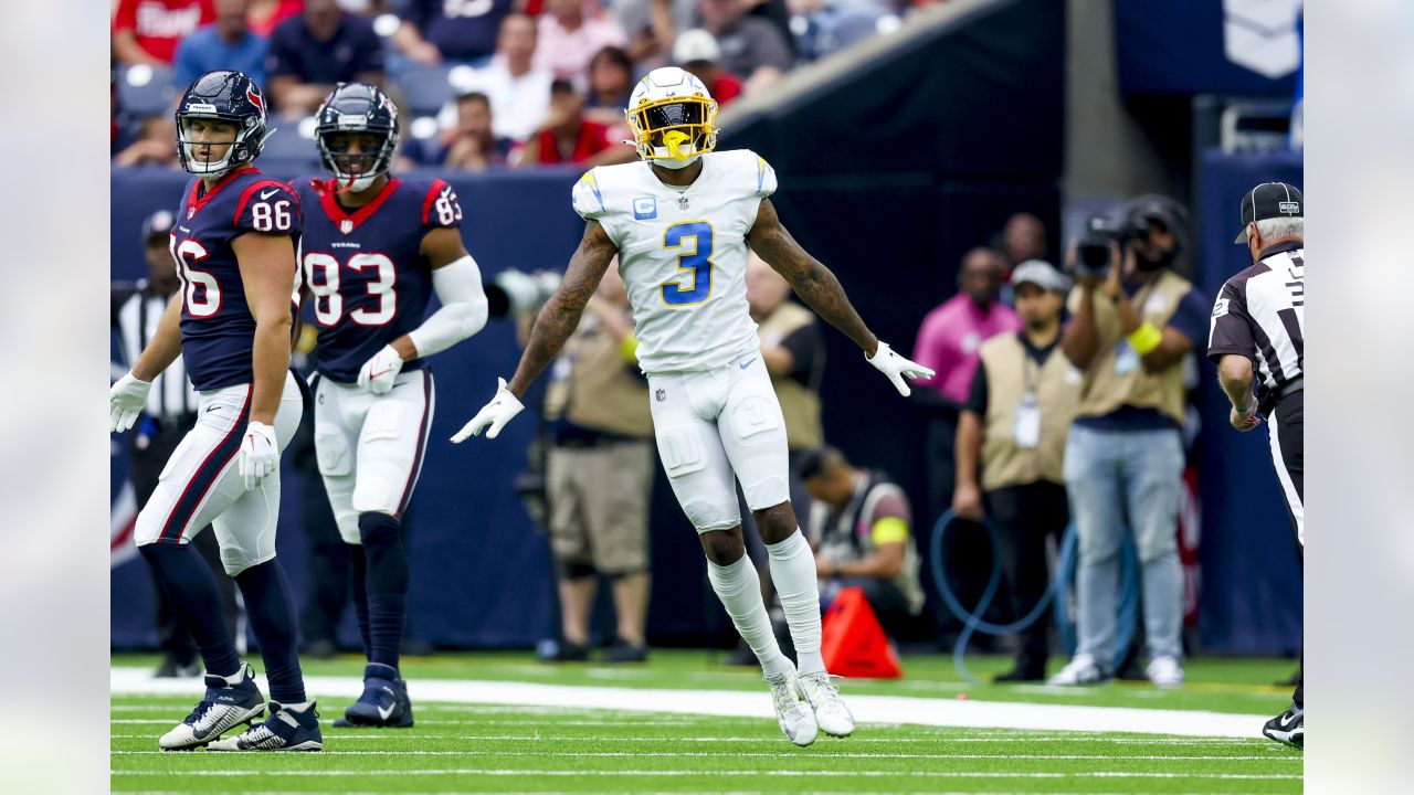 Houston, TX, USA. 26th Dec, 2021. Los Angeles Chargers cornerback Davontae  Harris (28) prior to an NFL football game between the Los Angeles Chargers  and the Houston Texans at NRG Stadium in