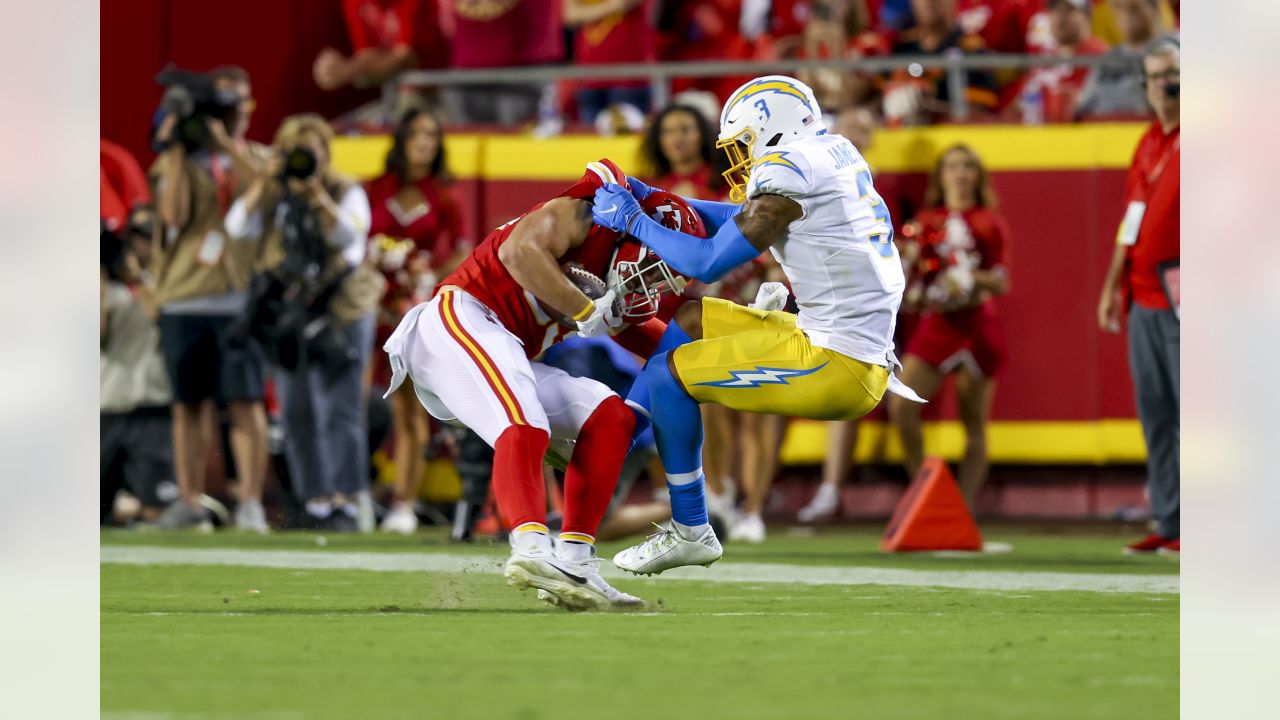 Chargers Fans Trade Haymakers In Wild Fight During Chiefs Game