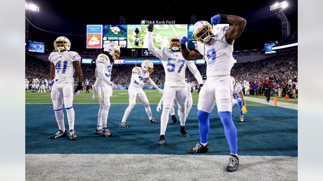 Social Media Couldn't Believe What Was Going On In The TIAA Bank Field  Swimming Pool Before Jaguars-Chargers Wild Card Game (PICS + TWEETS)