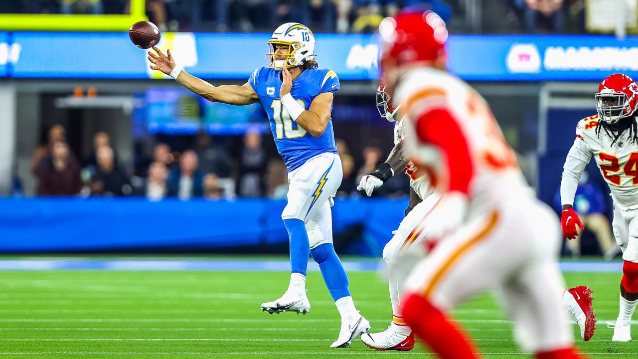 Twitter Reacts to Chiefs' 34-28 Victory Over Chargers in Week 15