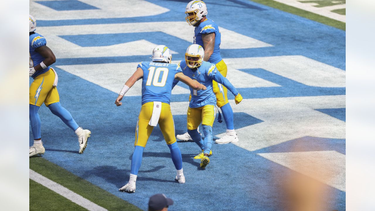 In photos: NFL: Los Angeles Chargers hang on to defeat Las Vegas Raiders -  All Photos 