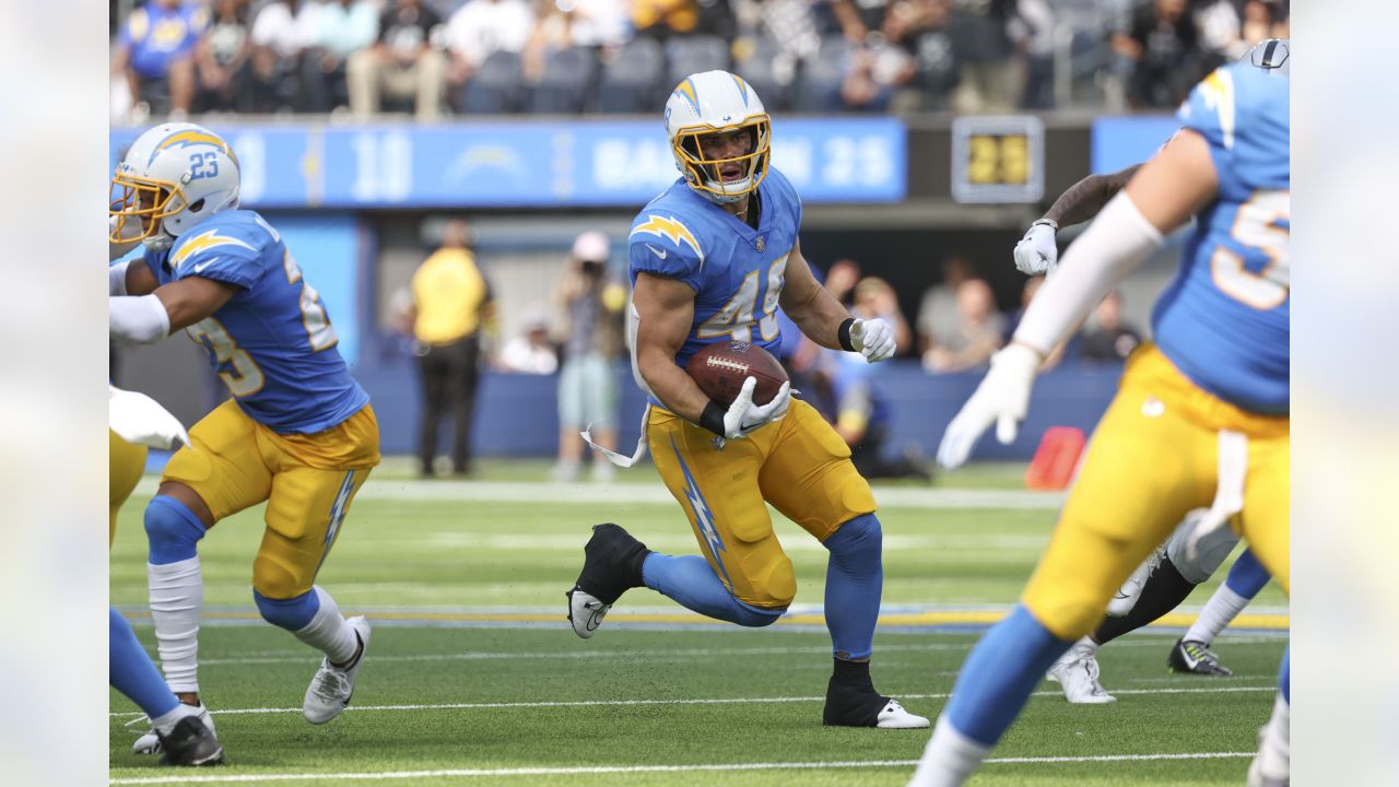 Las Vegas Raiders vs Los Angeles Chargers: A Close Rivalry Resumes at SoFi  Stadium - BVM Sports