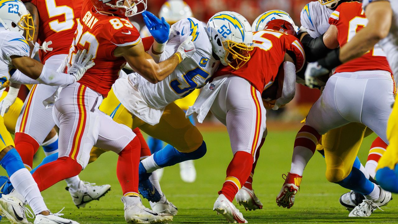 Los Angeles Chargers linebacker Khalil Mack (52) against the Denver Broncos  in an NFL football game, Monday, Oct. 17, 2022, in Inglewood, Calif.  Chargers won 19-16. (AP Photo/Jeff Lewis Stock Photo - Alamy