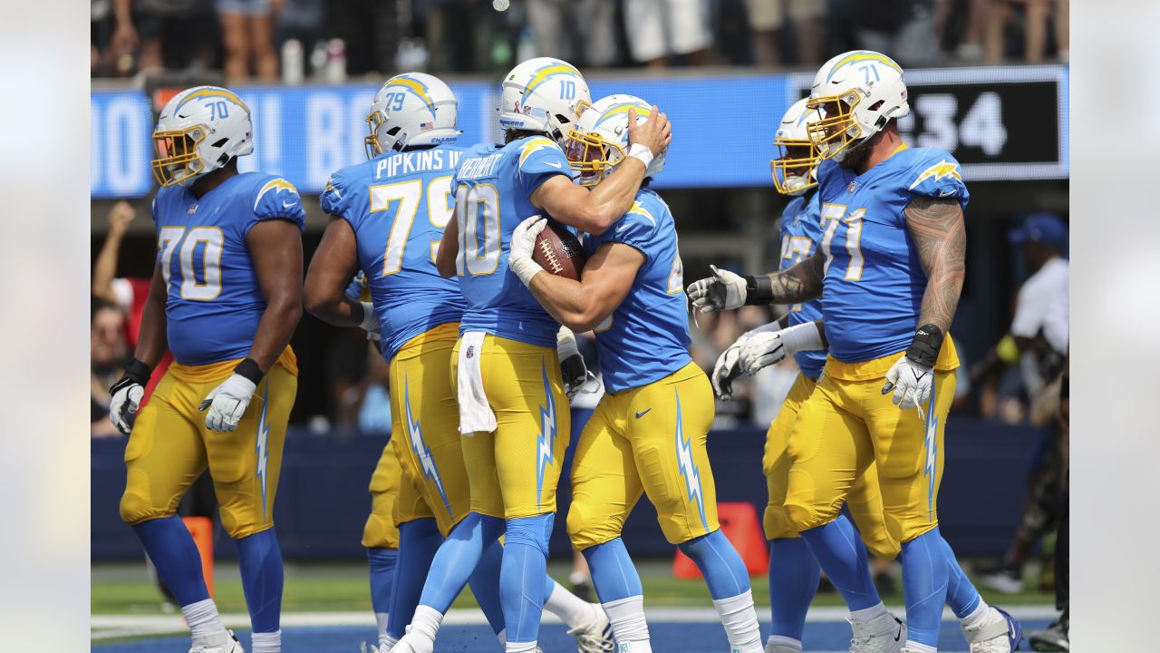 Las Vegas Raiders vs Los Angeles Chargers: A Close Rivalry Resumes at SoFi  Stadium - BVM Sports