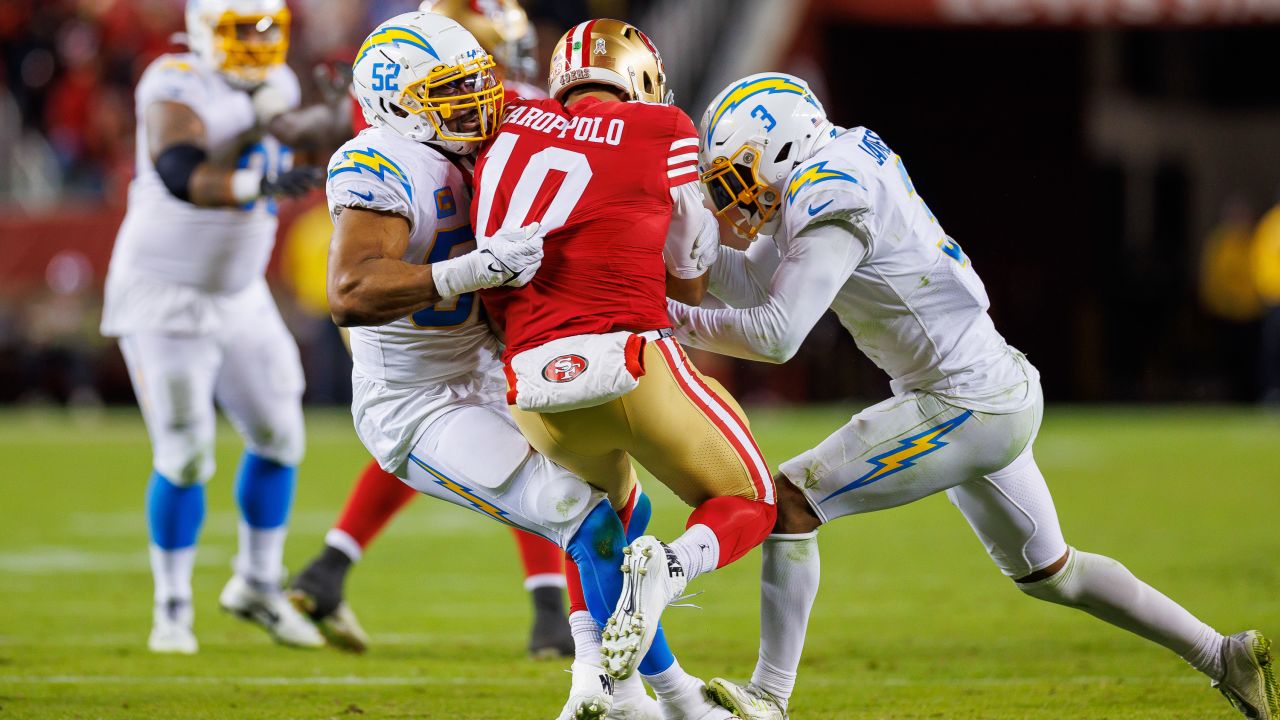 Los Angeles Chargers linebacker Khalil Mack (52) against the Denver Broncos  in an NFL football game, Monday, Oct. 17, 2022, in Inglewood, Calif.  Chargers won 19-16. (AP Photo/Jeff Lewis Stock Photo - Alamy