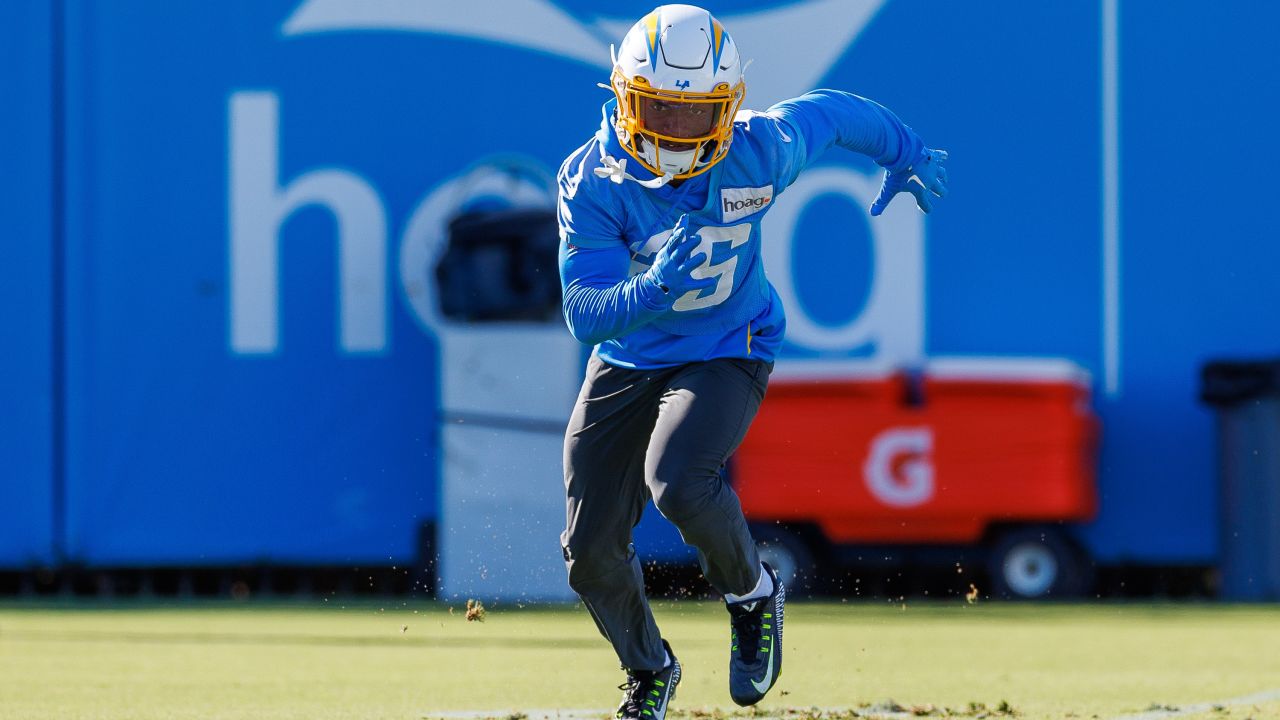 RB Isaiah Spiller makes first appearance in full Chargers uniform