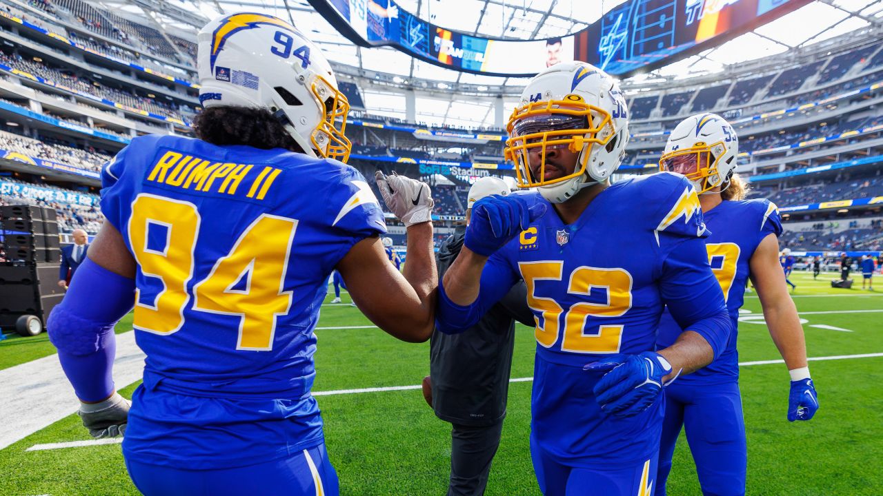 Los Angeles Chargers linebacker Khalil Mack (52) against the Denver Broncos  in an NFL football game, Monday, Oct. 17, 2022, in Inglewood, Calif.  Chargers won 19-16. (AP Photo/Jeff Lewis Stock Photo - Alamy